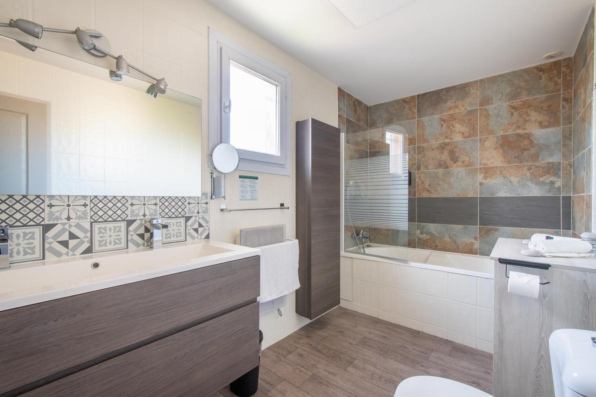 לונל Guesthouse La Costiere - Logements Independants - Espace Piscine Jacuzzi מראה חיצוני תמונה